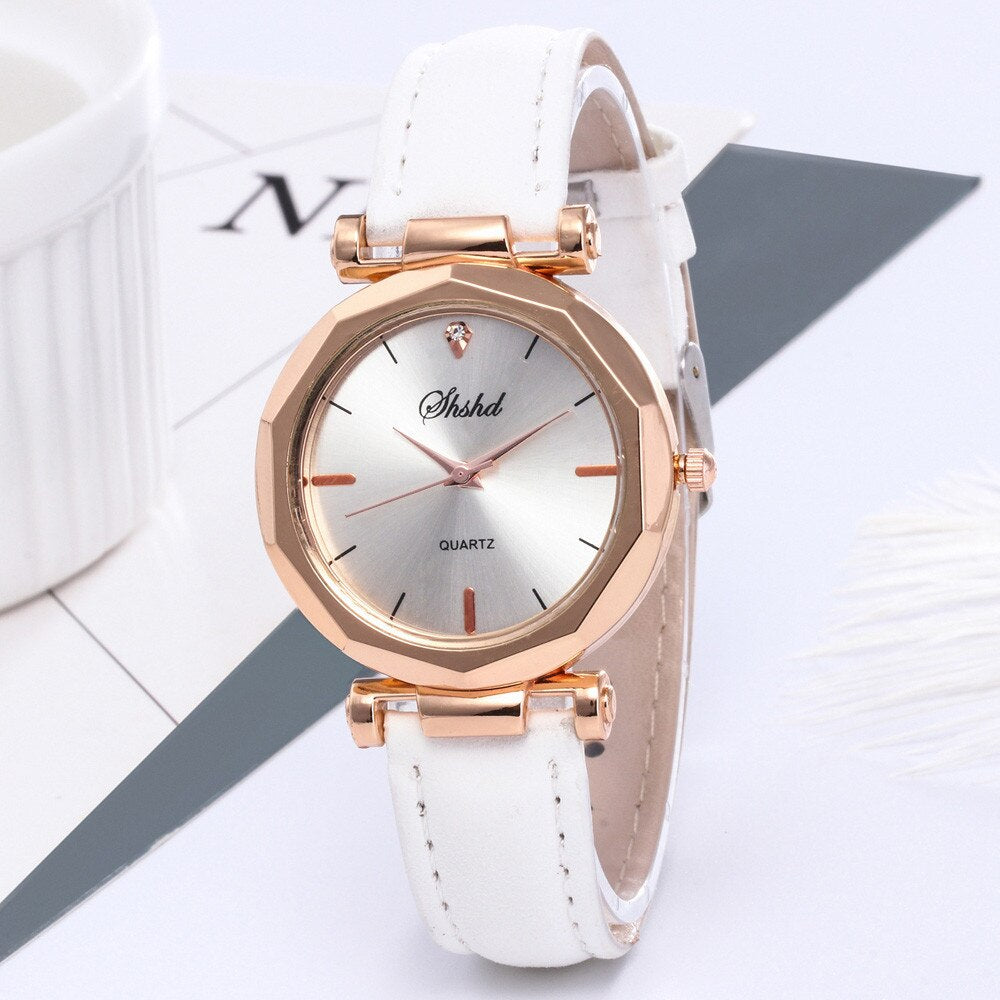 "Stunning Crystal Quartz Women'S Watch - Waterproof, Luxury Leather Strap, Fashionable Analog Wristwatch for Casual Elegance"
