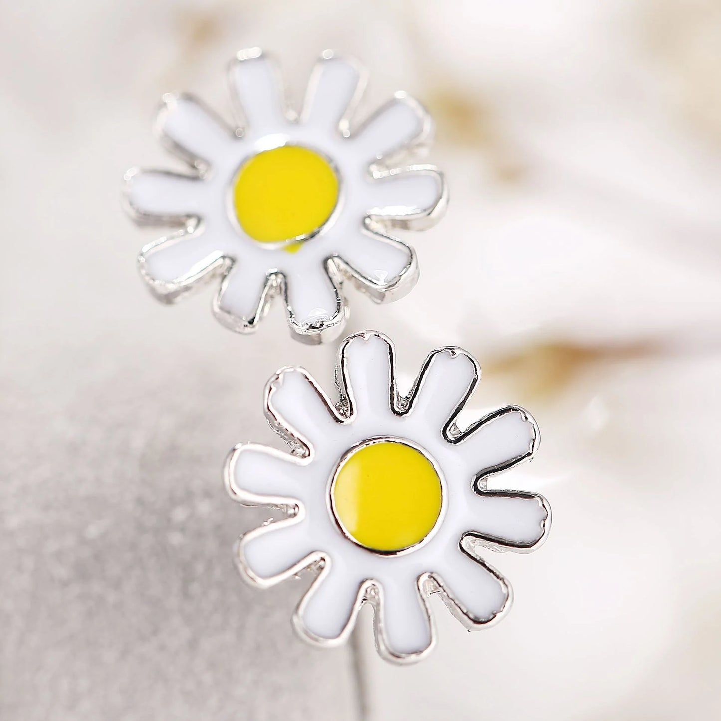 "Exquisite 3-Piece Daisy Flower Jewelry Set - Elegant 18K White Gold Plated Set with Stunning ITALY Design"