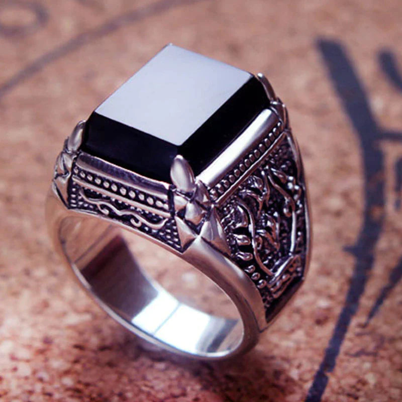 "Exquisite 925 Silver Black Zircon Ring - Elegant Unisex Thai Silver Jewelry with Engraved Flower Design and Synthetic Onyx"