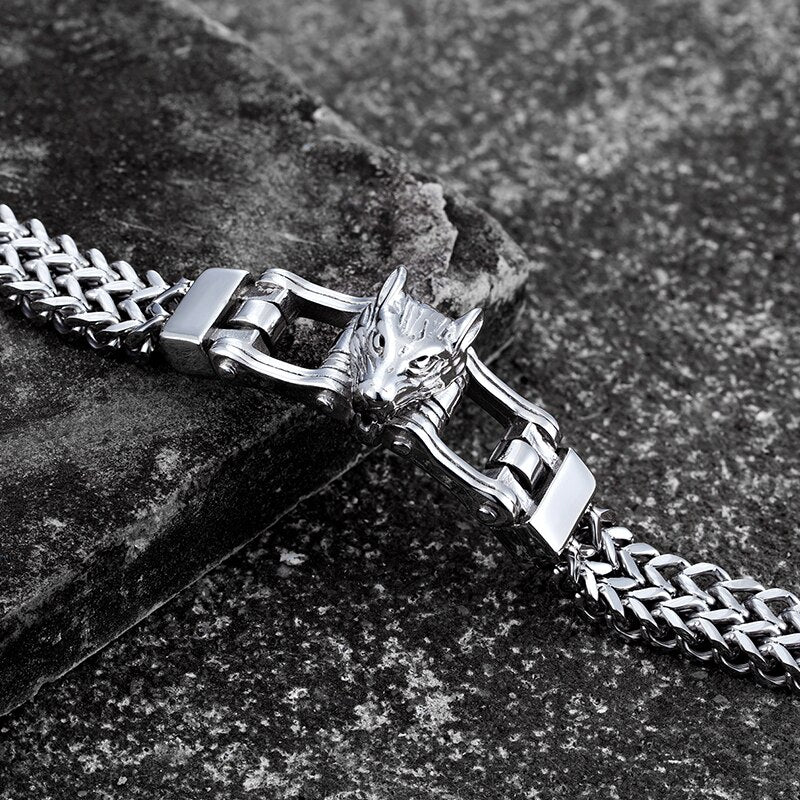 "Bold and Stylish Wolf Head Figaro Chain Bracelet - Perfect Jewelry for Men and Women"