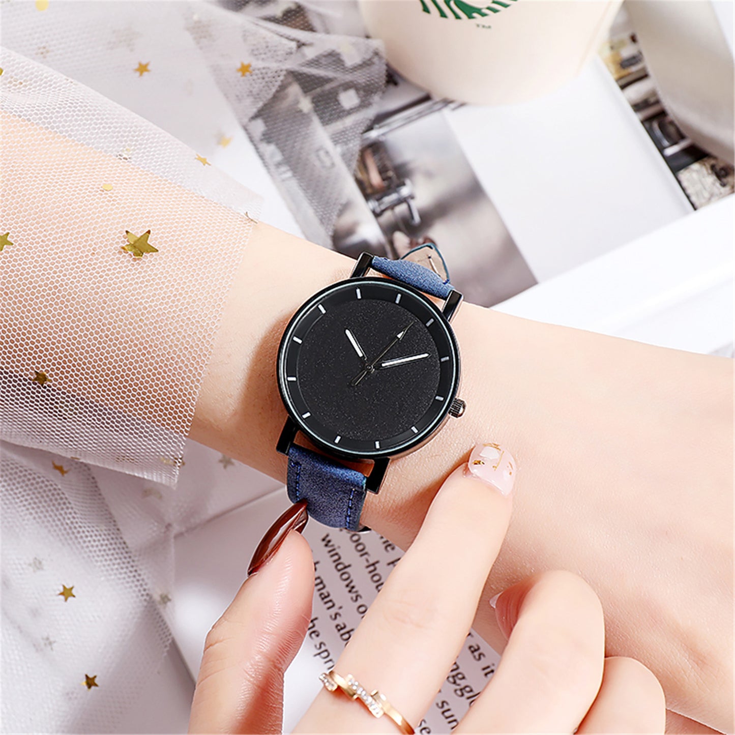 "Stylish Stainless Steel Quartz Watch for Ladies - Elegant Bracelet Wristwatch for Casual and Formal Wear"