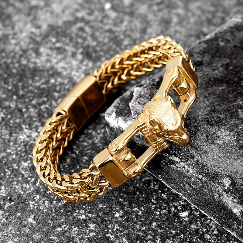 "Bold and Stylish Wolf Head Figaro Chain Bracelet - Perfect Jewelry for Men and Women"