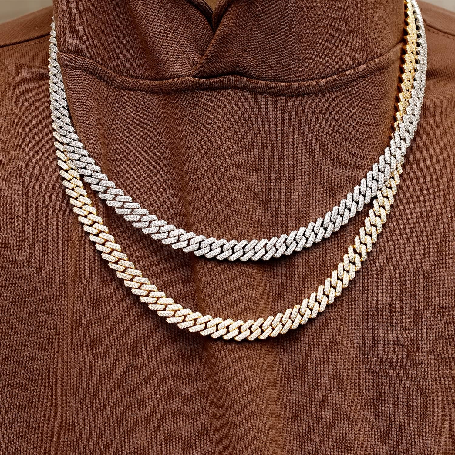 "Exquisite 18K Gold Plated Diamond Iced Out Cuban Link Chain - a Glamorous Hip Hop Necklace for Men and Women"